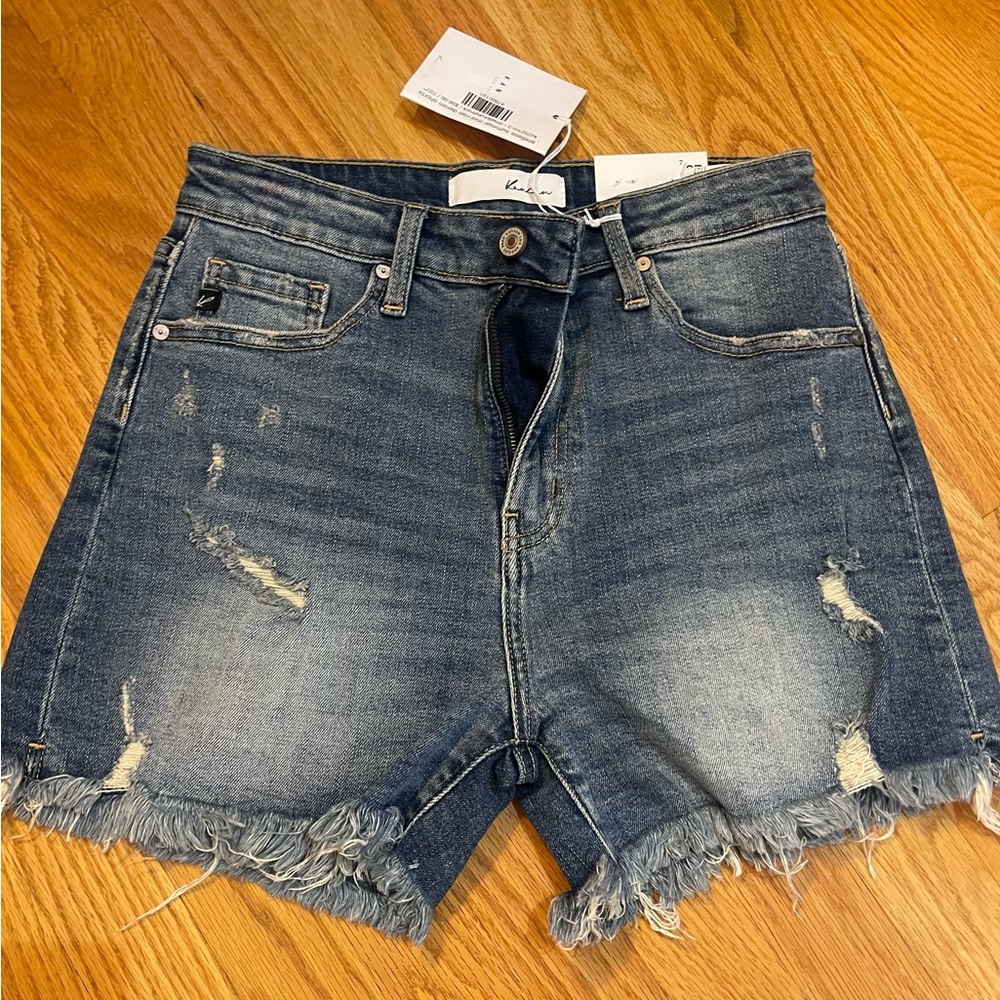 NWT! Kan Can mid rise denim shorts, size 27. 99%cotton,1%spandex. 3in inseam